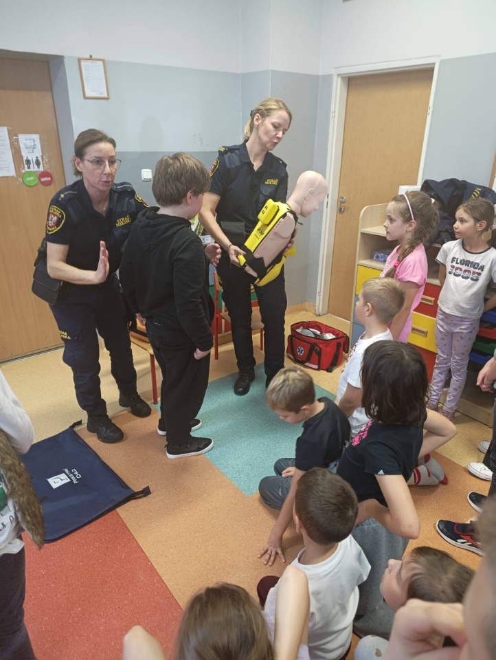 Profilaktyczne zajęcia ze Strażą Miejską w Szkole Podstawowej nr 5 [13.10.2025] - zdjęcie #19 - eOstroleka.pl