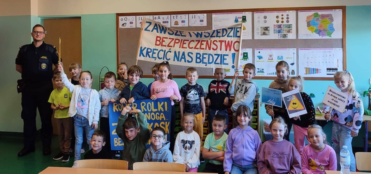 Profilaktyczne zajęcia ze Strażą Miejską w Szkole Podstawowej nr 5 [13.10.2025] - zdjęcie #18 - eOstroleka.pl