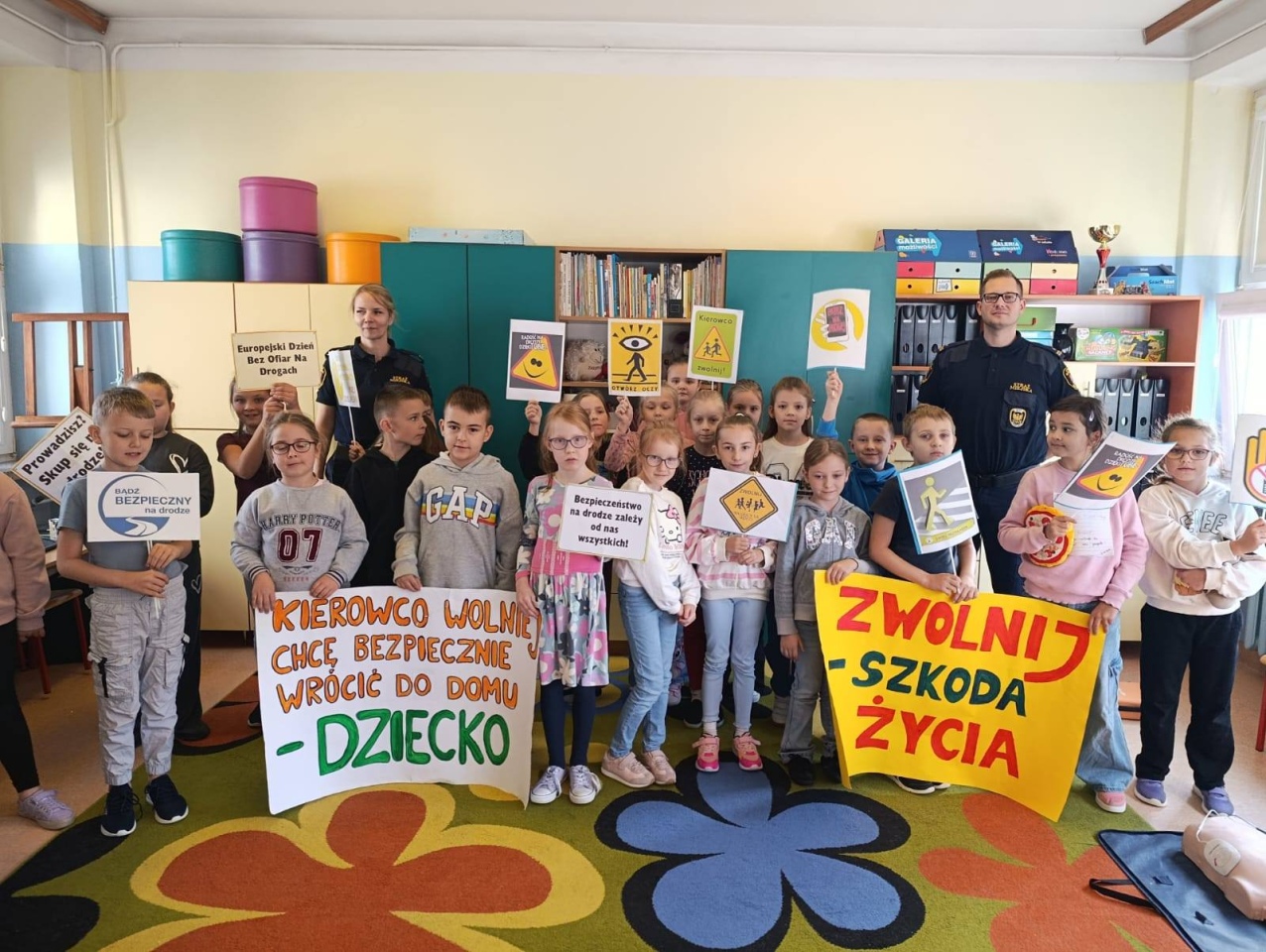 Profilaktyczne zajęcia ze Strażą Miejską w Szkole Podstawowej nr 5 [13.10.2025] - zdjęcie #17 - eOstroleka.pl