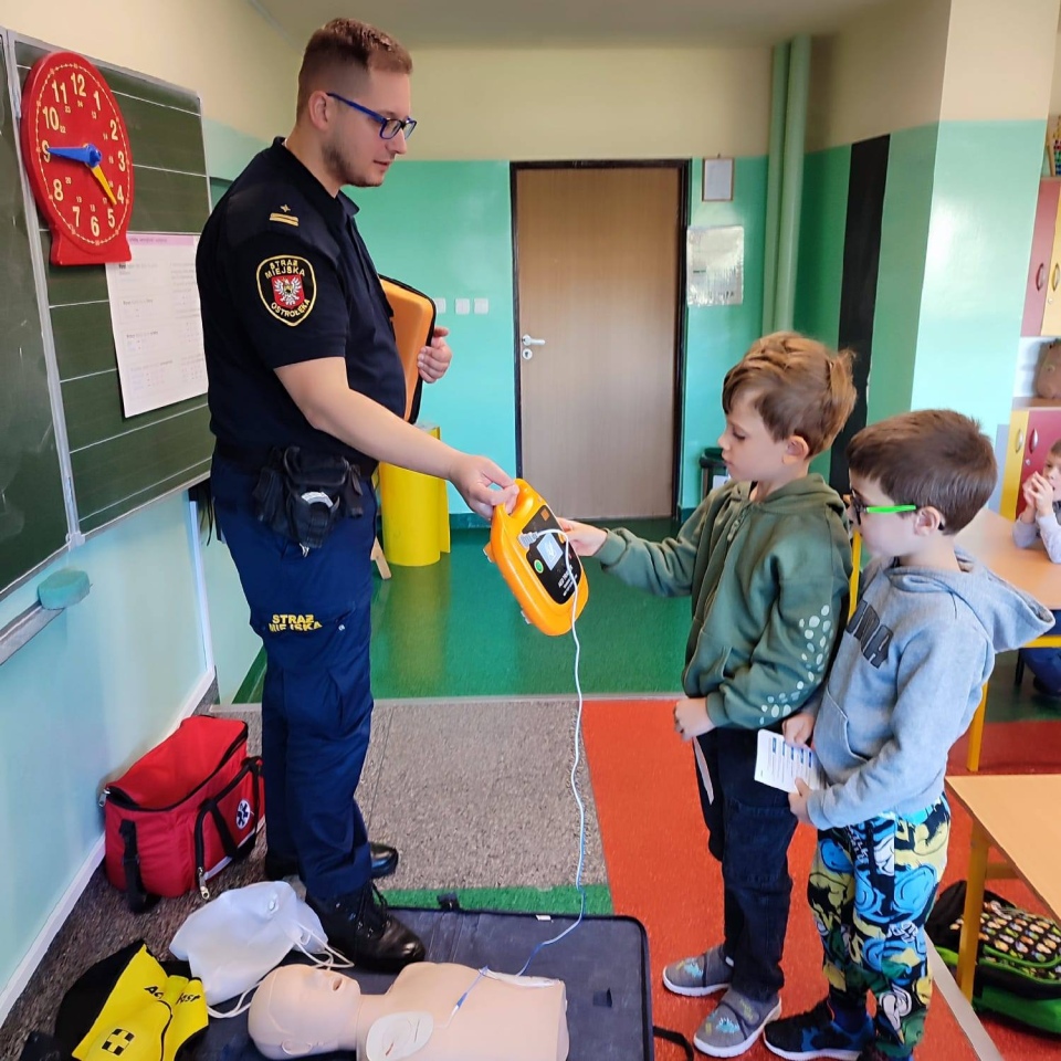 Profilaktyczne zajęcia ze Strażą Miejską w Szkole Podstawowej nr 5 [13.10.2025] - zdjęcie #16 - eOstroleka.pl