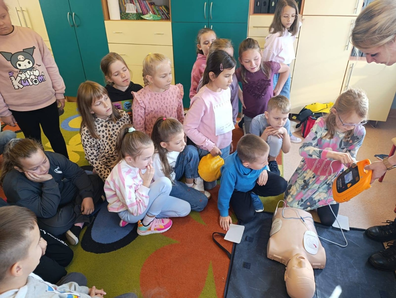 Profilaktyczne zajęcia ze Strażą Miejską w Szkole Podstawowej nr 5 [13.10.2025] - zdjęcie #15 - eOstroleka.pl