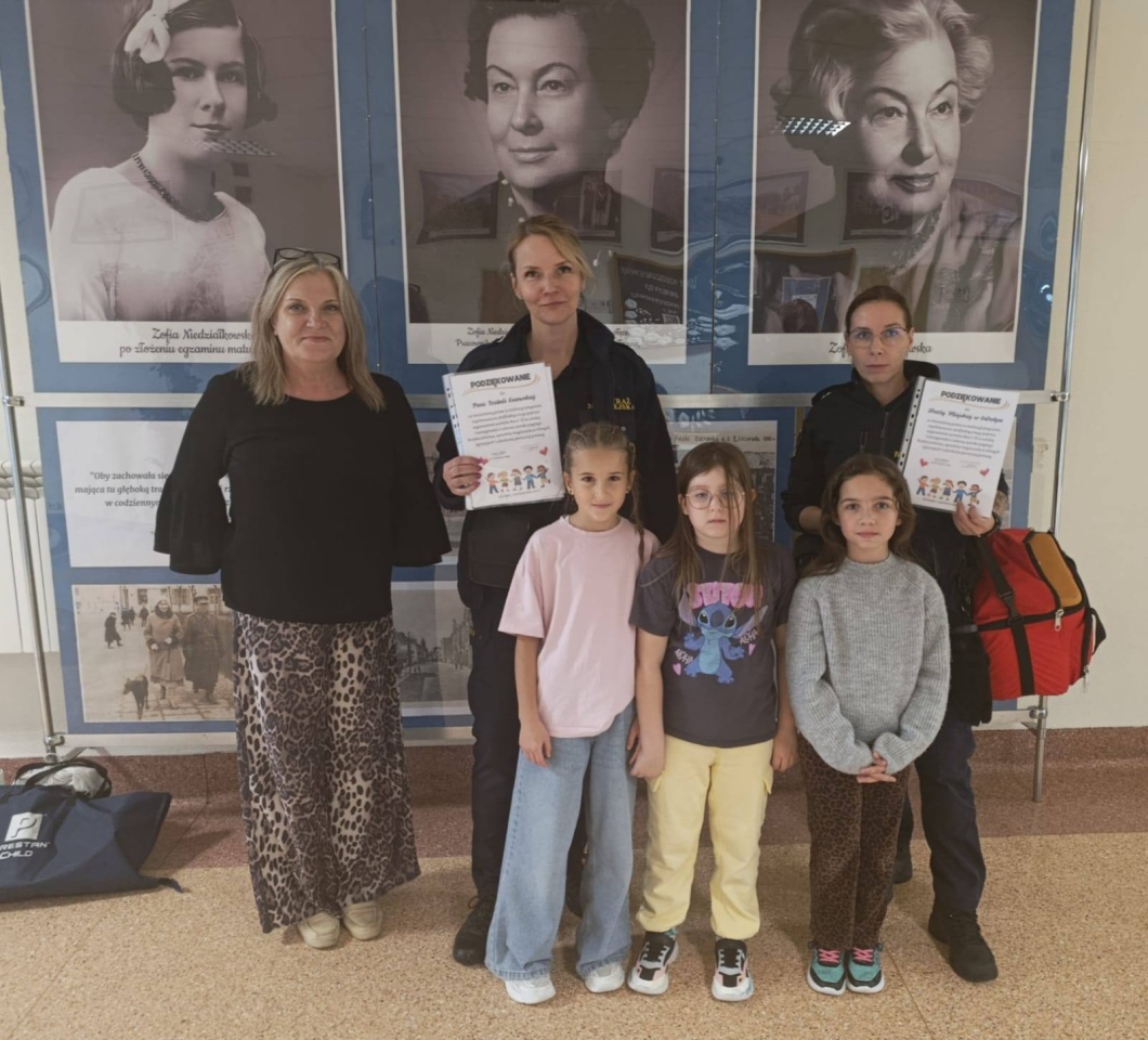 Profilaktyczne zajęcia ze Strażą Miejską w Szkole Podstawowej nr 5 [13.10.2025] - zdjęcie #14 - eOstroleka.pl