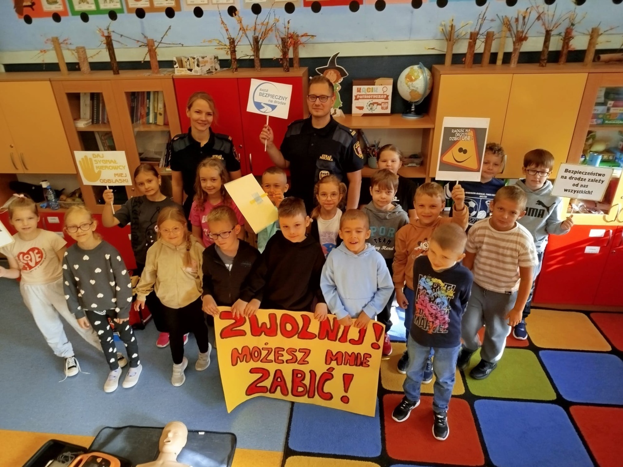 Profilaktyczne zajęcia ze Strażą Miejską w Szkole Podstawowej nr 5 [13.10.2025] - zdjęcie #11 - eOstroleka.pl