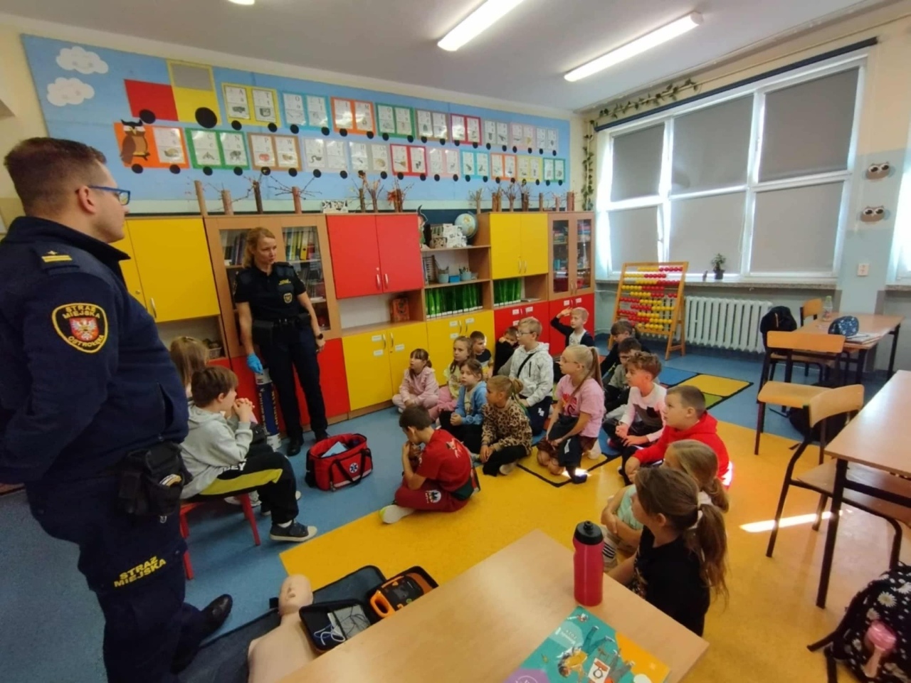 Profilaktyczne zajęcia ze Strażą Miejską w Szkole Podstawowej nr 5 [13.10.2025] - zdjęcie #6 - eOstroleka.pl