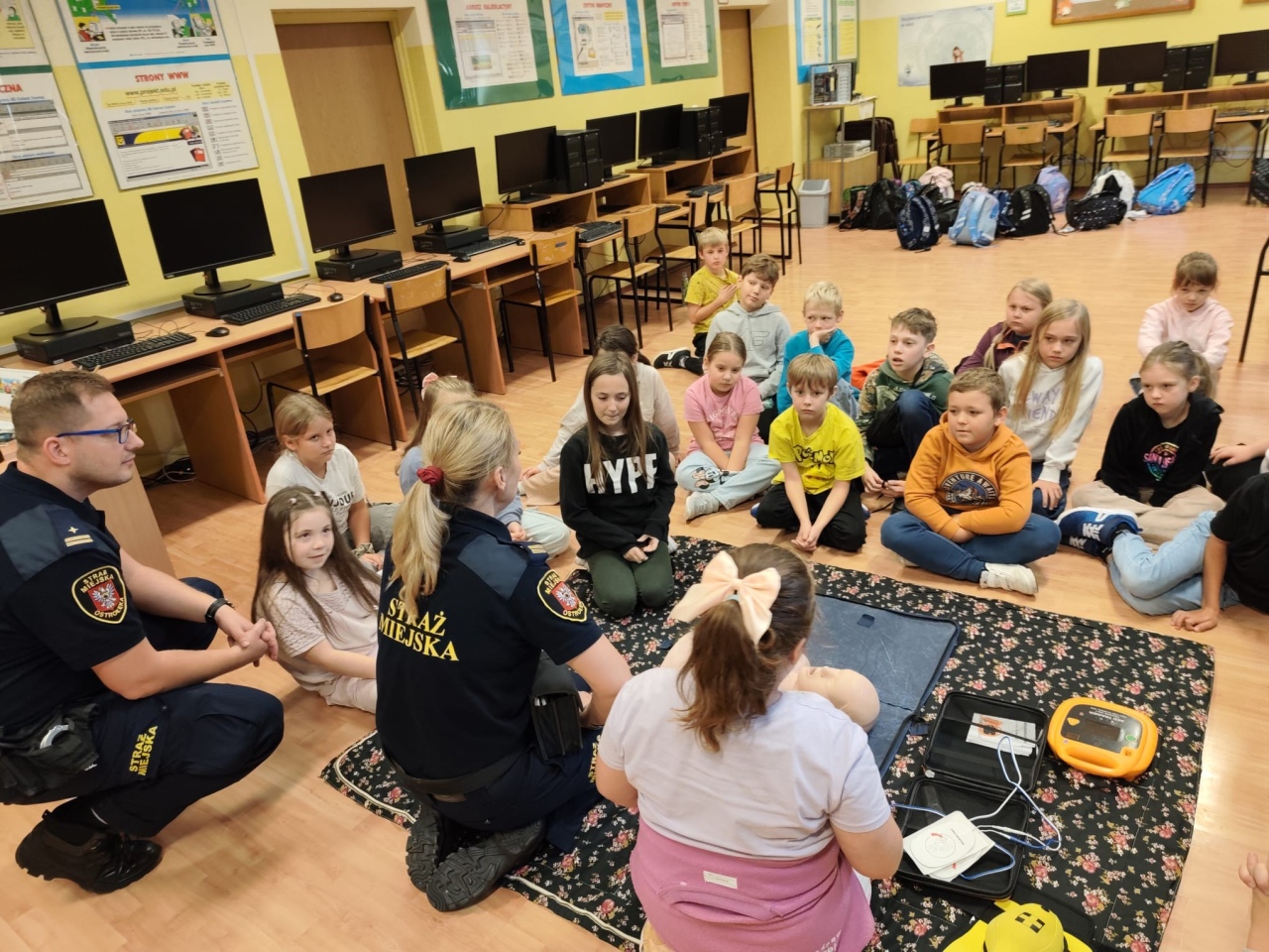 Profilaktyczne zajęcia ze Strażą Miejską w Szkole Podstawowej nr 5 [13.10.2025] - zdjęcie #4 - eOstroleka.pl