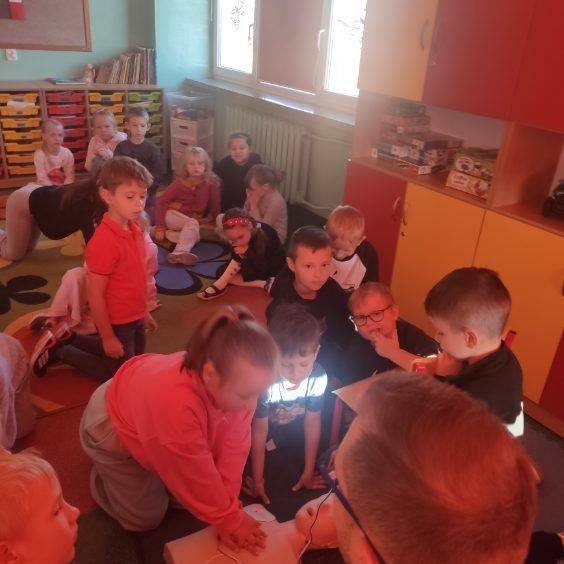 Profilaktyczne zajęcia ze Strażą Miejską w Szkole Podstawowej nr 5 [13.10.2025] - zdjęcie #3 - eOstroleka.pl