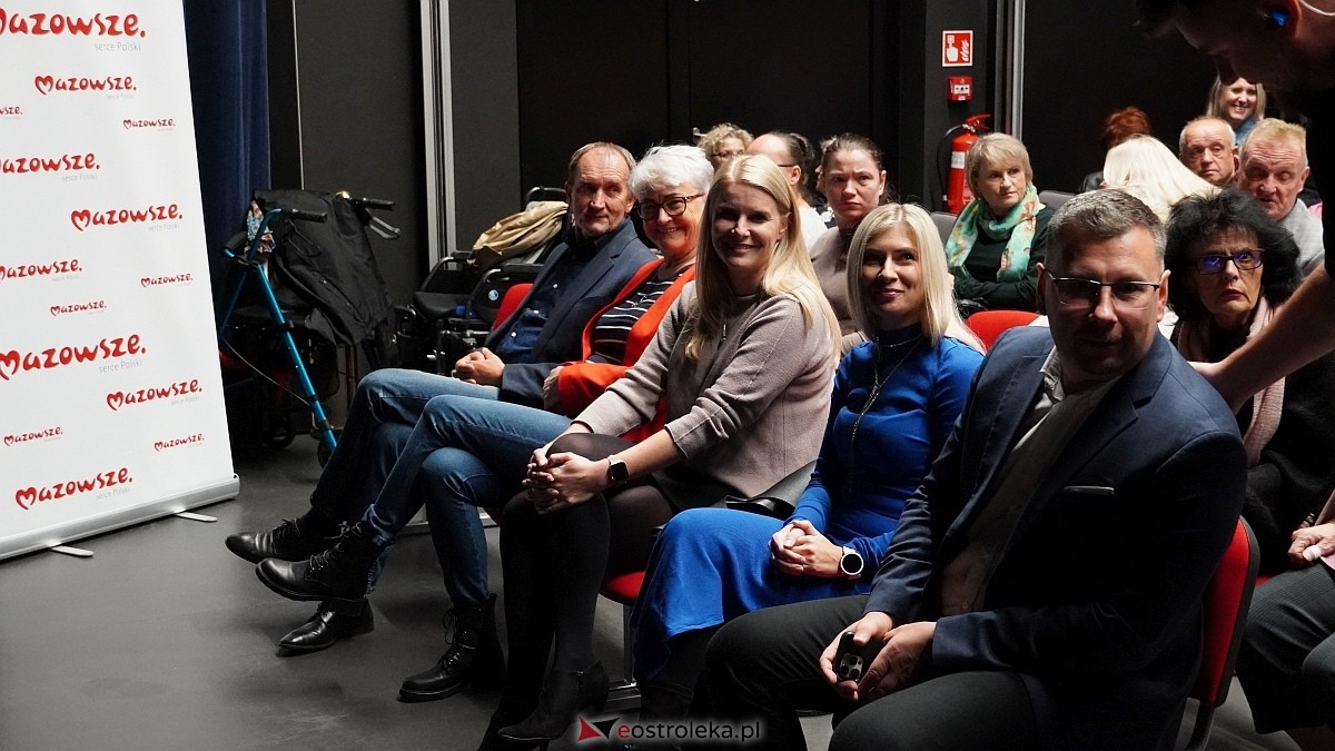 Największe przeboje Królowej Polskiej Estrady w Muzeum Żołnierzy Wyklętych w Ostrołęce [14.10.2025] - zdjęcie #49 - eOstroleka.pl