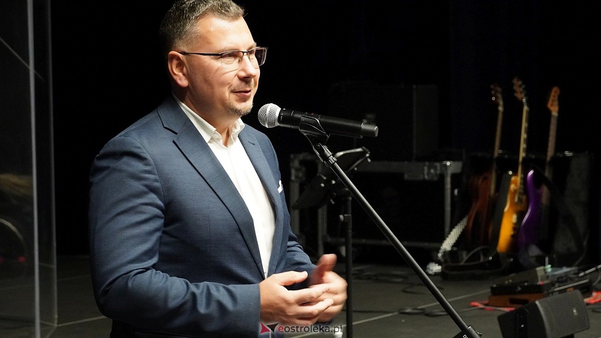 Największe przeboje Królowej Polskiej Estrady w Muzeum Żołnierzy Wyklętych w Ostrołęce [14.10.2025] - zdjęcie #45 - eOstroleka.pl