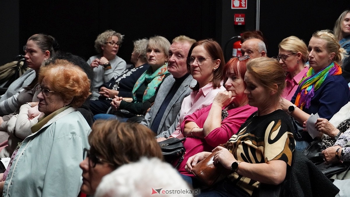 Największe przeboje Królowej Polskiej Estrady w Muzeum Żołnierzy Wyklętych w Ostrołęce [14.10.2025] - zdjęcie #44 - eOstroleka.pl