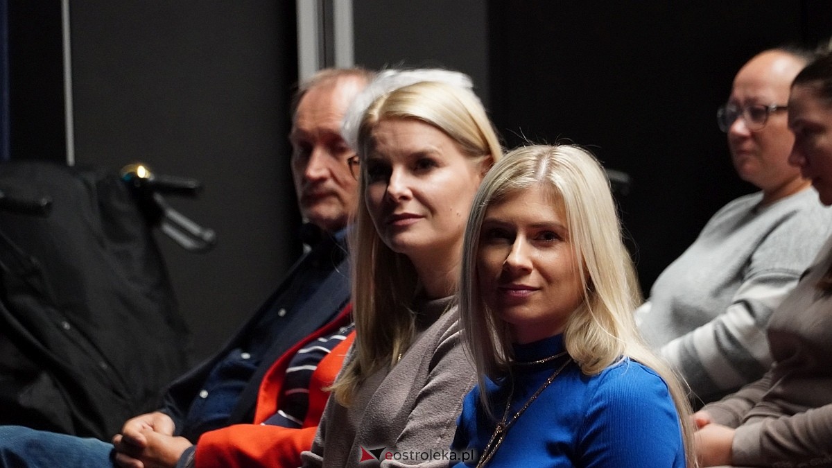 Największe przeboje Królowej Polskiej Estrady w Muzeum Żołnierzy Wyklętych w Ostrołęce [14.10.2025] - zdjęcie #43 - eOstroleka.pl