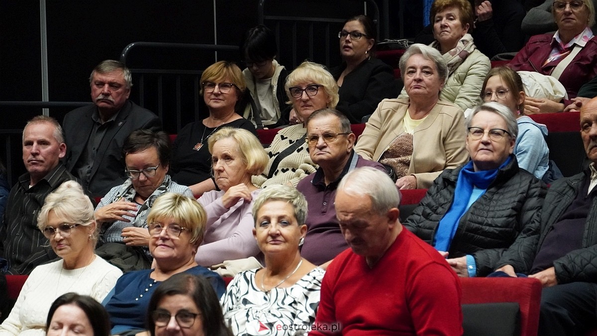 Największe przeboje Królowej Polskiej Estrady w Muzeum Żołnierzy Wyklętych w Ostrołęce [14.10.2025] - zdjęcie #39 - eOstroleka.pl
