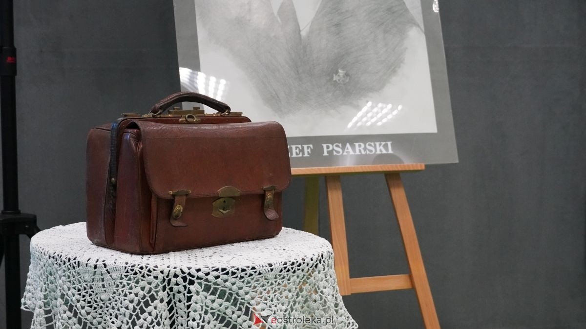 Metalówka ma skarb! Do szkoły trafiła pamiątka dr Psarskiego [15.10] - zdjęcie #144 - eOstroleka.pl