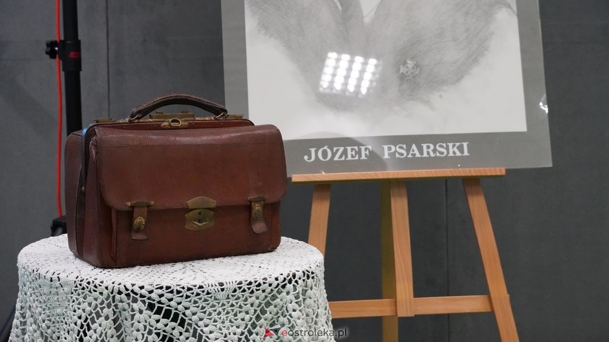 Metalówka ma skarb! Do szkoły trafiła pamiątka dr Psarskiego [15.10] - zdjęcie #143 - eOstroleka.pl