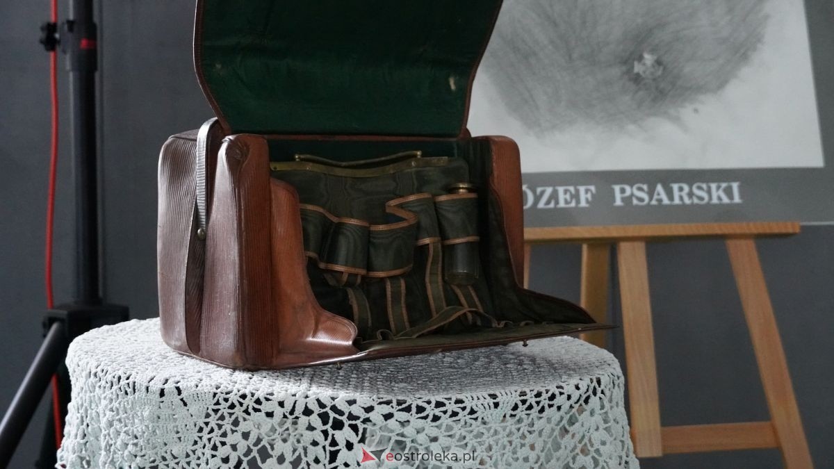 Metalówka ma skarb! Do szkoły trafiła pamiątka dr Psarskiego [15.10] - zdjęcie #140 - eOstroleka.pl