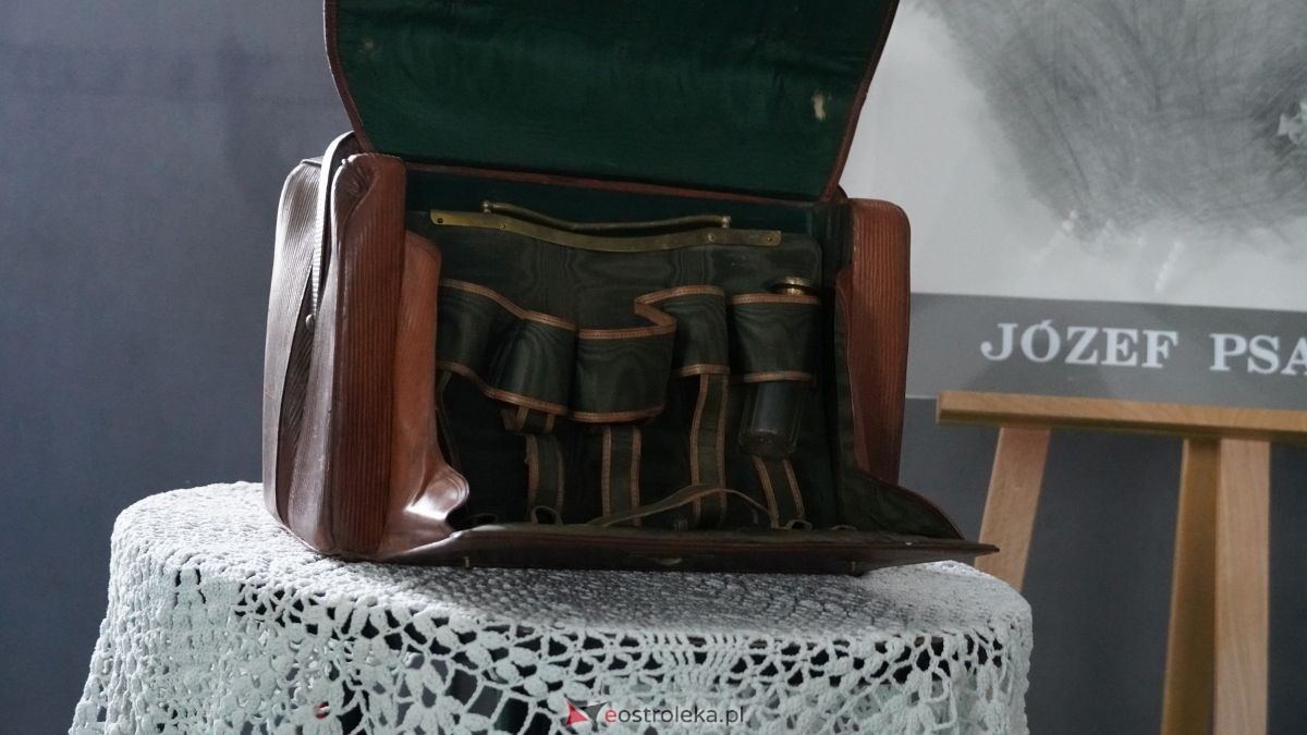 Metalówka ma skarb! Do szkoły trafiła pamiątka dr Psarskiego [15.10] - zdjęcie #139 - eOstroleka.pl