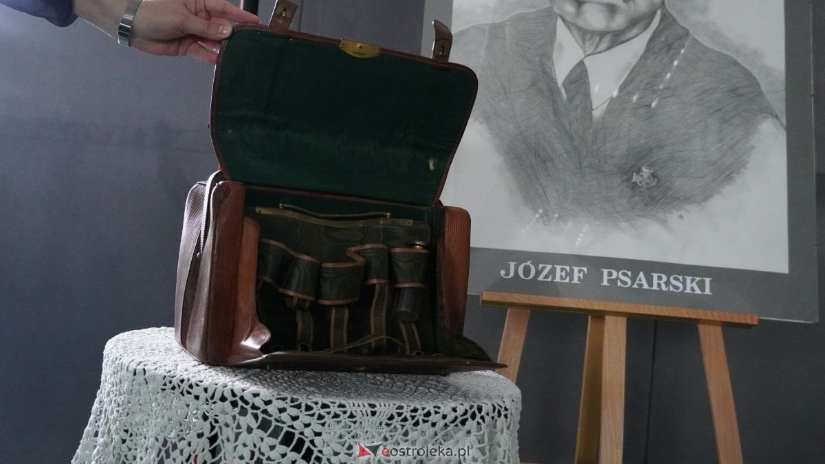 Metalówka ma skarb! Do szkoły trafiła pamiątka dr Psarskiego [15.10] - zdjęcie #138 - eOstroleka.pl