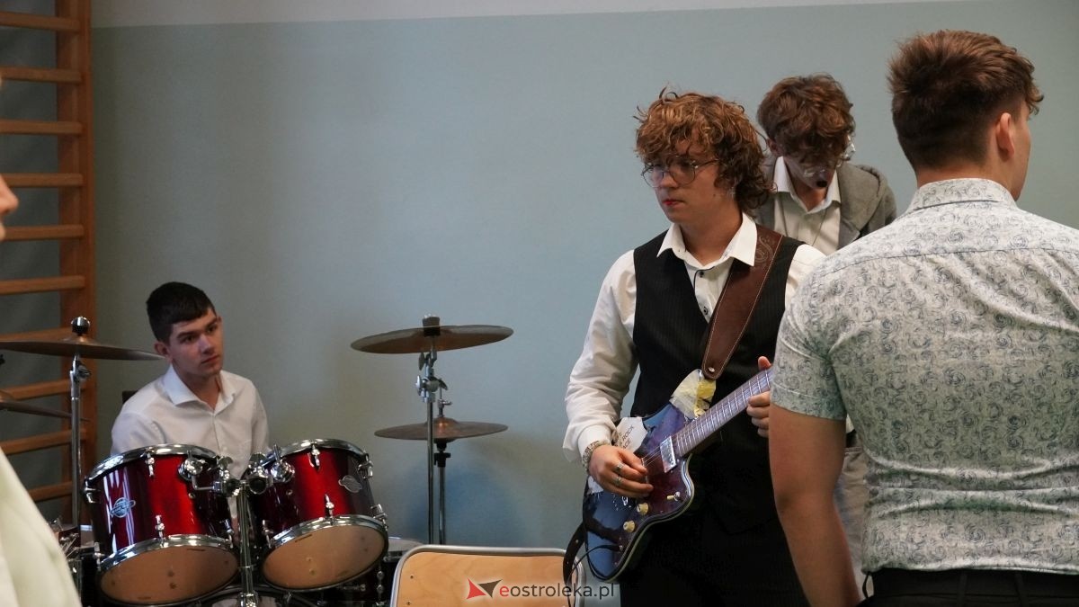 Metalówka ma skarb! Do szkoły trafiła pamiątka dr Psarskiego [15.10] - zdjęcie #130 - eOstroleka.pl