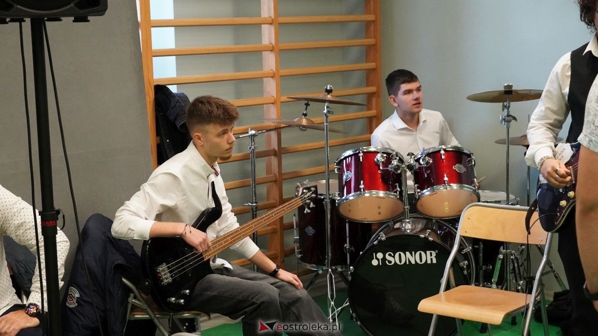 Metalówka ma skarb! Do szkoły trafiła pamiątka dr Psarskiego [15.10] - zdjęcie #129 - eOstroleka.pl