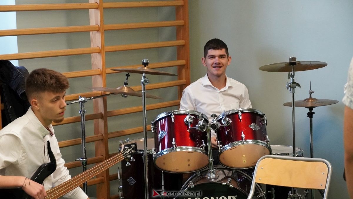 Metalówka ma skarb! Do szkoły trafiła pamiątka dr Psarskiego [15.10] - zdjęcie #128 - eOstroleka.pl