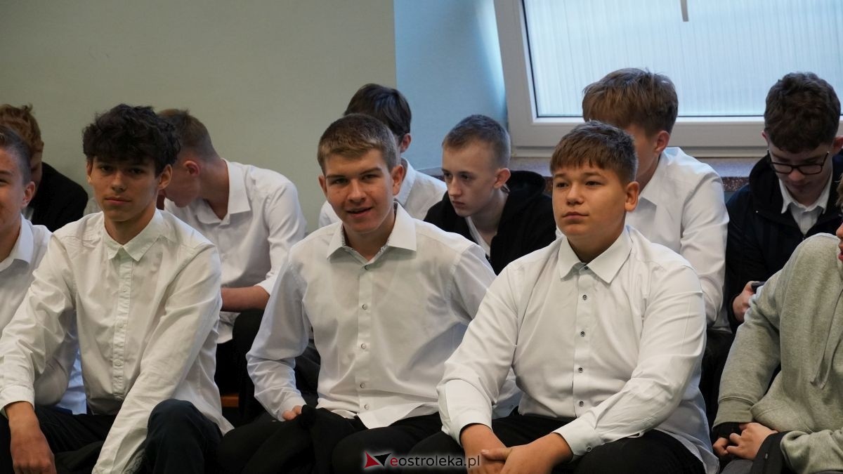 Metalówka ma skarb! Do szkoły trafiła pamiątka dr Psarskiego [15.10] - zdjęcie #127 - eOstroleka.pl