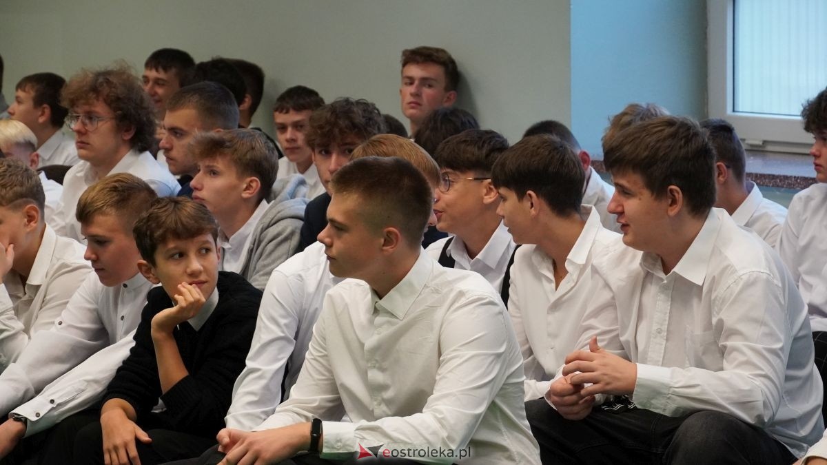 Metalówka ma skarb! Do szkoły trafiła pamiątka dr Psarskiego [15.10] - zdjęcie #125 - eOstroleka.pl