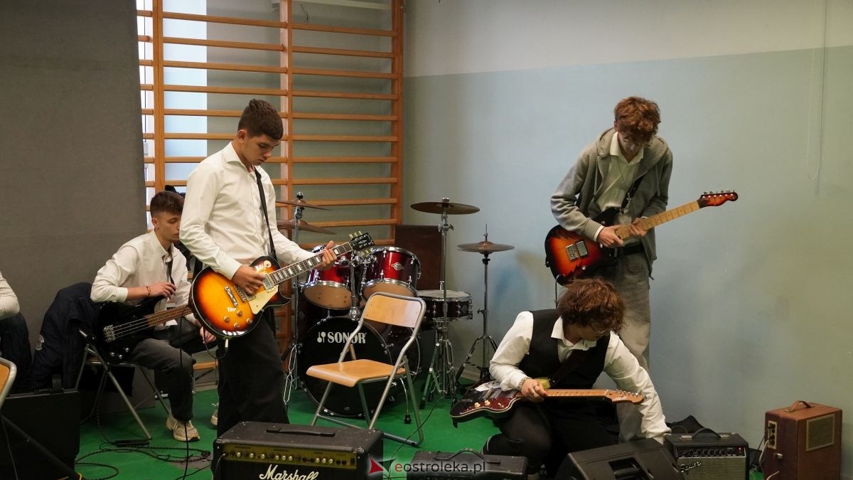 Metalówka ma skarb! Do szkoły trafiła pamiątka dr Psarskiego [15.10] - zdjęcie #121 - eOstroleka.pl