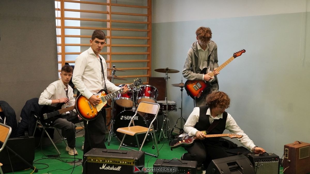 Metalówka ma skarb! Do szkoły trafiła pamiątka dr Psarskiego [15.10] - zdjęcie #120 - eOstroleka.pl