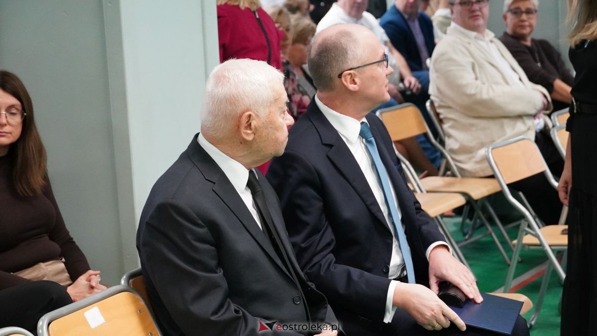 Metalówka ma skarb! Do szkoły trafiła pamiątka dr Psarskiego [15.10] - zdjęcie #118 - eOstroleka.pl