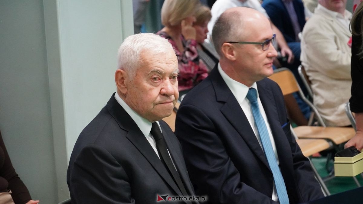 Metalówka ma skarb! Do szkoły trafiła pamiątka dr Psarskiego [15.10] - zdjęcie #117 - eOstroleka.pl