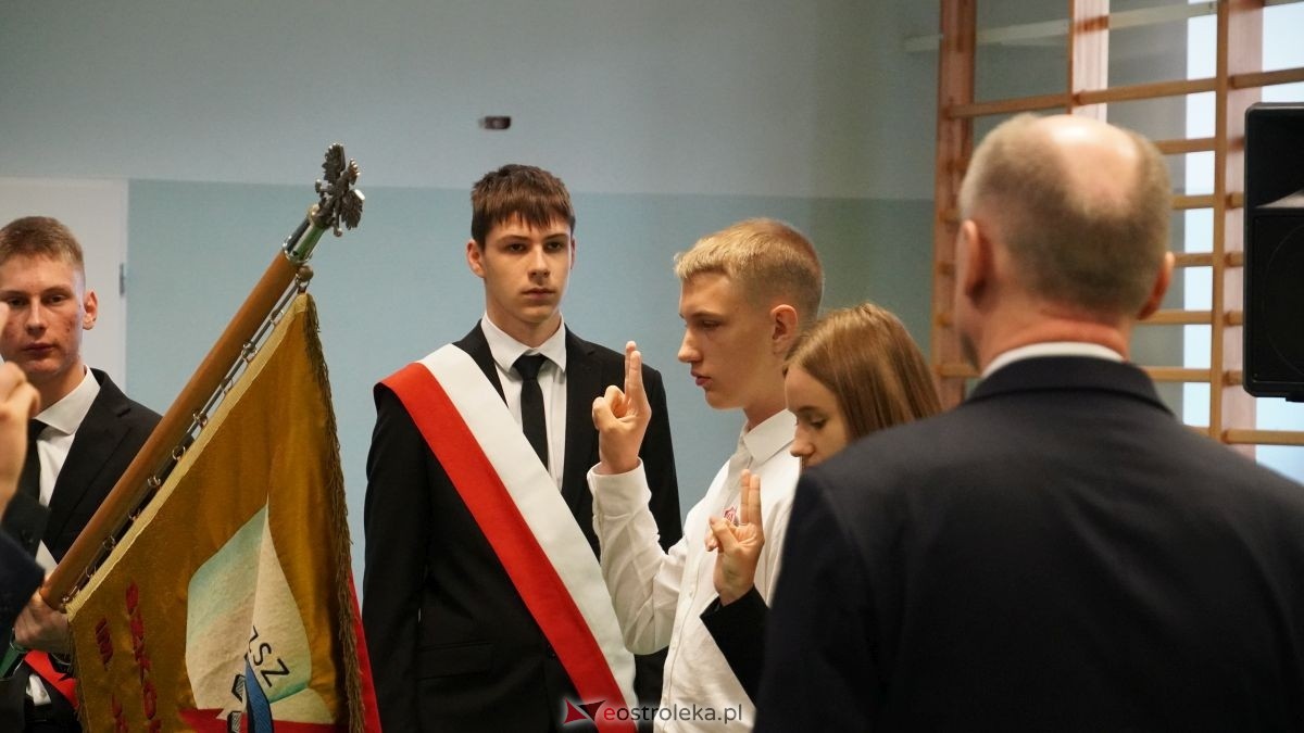 Metalówka ma skarb! Do szkoły trafiła pamiątka dr Psarskiego [15.10] - zdjęcie #114 - eOstroleka.pl