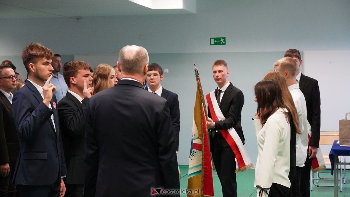 Metalówka ma skarb! Do szkoły trafiła pamiątka dr Psarskiego [15.10] - zdjęcie #112 - eOstroleka.pl