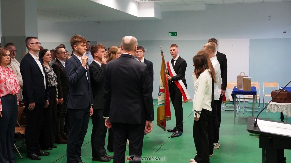 Metalówka ma skarb! Do szkoły trafiła pamiątka dr Psarskiego [15.10] - zdjęcie #111 - eOstroleka.pl