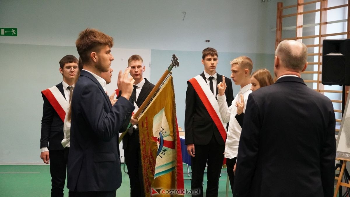 Metalówka ma skarb! Do szkoły trafiła pamiątka dr Psarskiego [15.10] - zdjęcie #109 - eOstroleka.pl