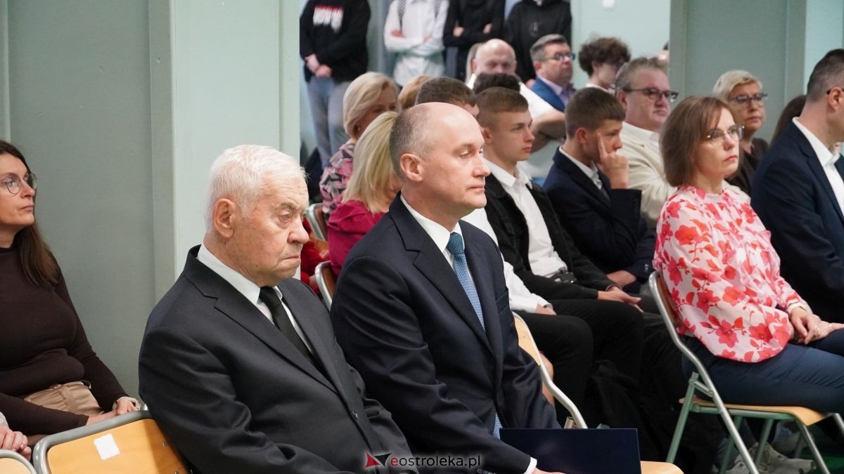 Metalówka ma skarb! Do szkoły trafiła pamiątka dr Psarskiego [15.10] - zdjęcie #101 - eOstroleka.pl