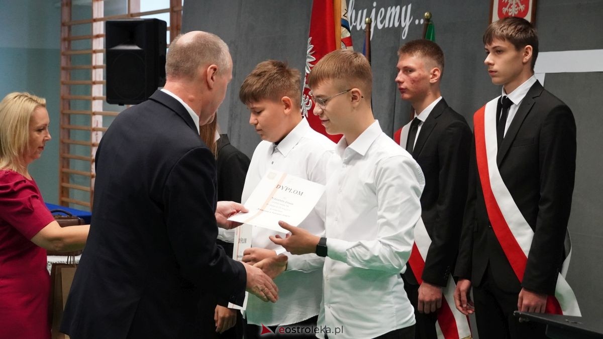 Metalówka ma skarb! Do szkoły trafiła pamiątka dr Psarskiego [15.10] - zdjęcie #93 - eOstroleka.pl