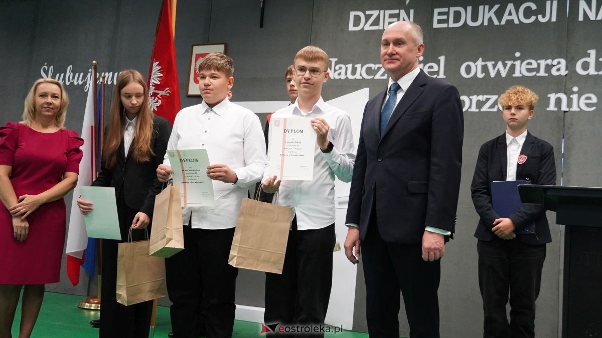 Metalówka ma skarb! Do szkoły trafiła pamiątka dr Psarskiego [15.10] - zdjęcie #90 - eOstroleka.pl