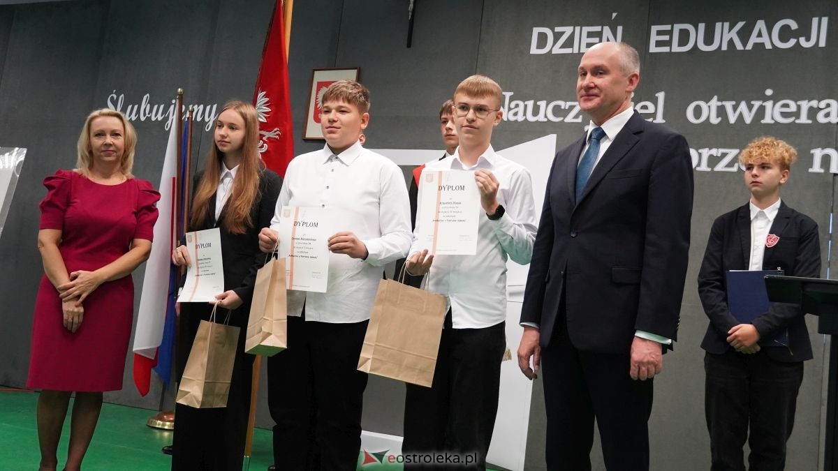 Metalówka ma skarb! Do szkoły trafiła pamiątka dr Psarskiego [15.10] - zdjęcie #89 - eOstroleka.pl