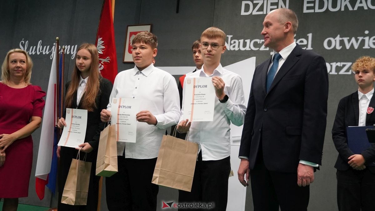 Metalówka ma skarb! Do szkoły trafiła pamiątka dr Psarskiego [15.10] - zdjęcie #88 - eOstroleka.pl