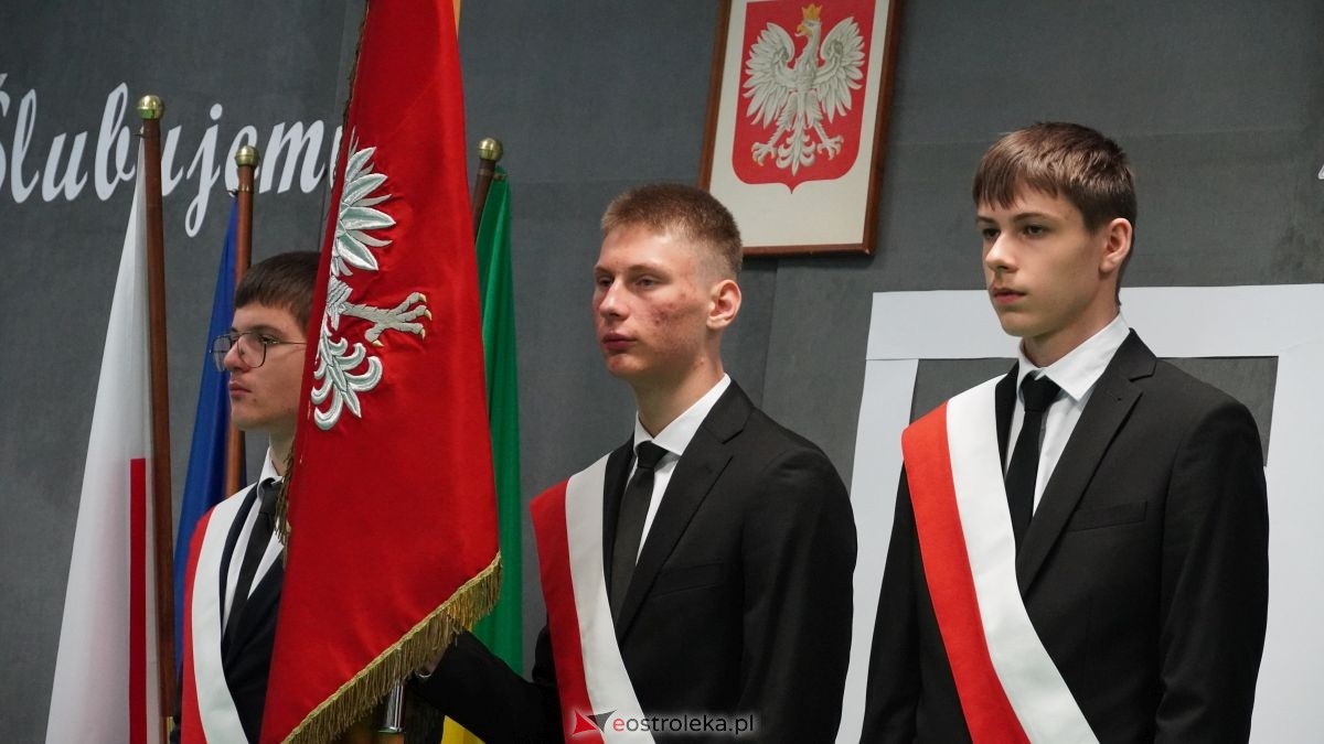 Metalówka ma skarb! Do szkoły trafiła pamiątka dr Psarskiego [15.10] - zdjęcie #83 - eOstroleka.pl