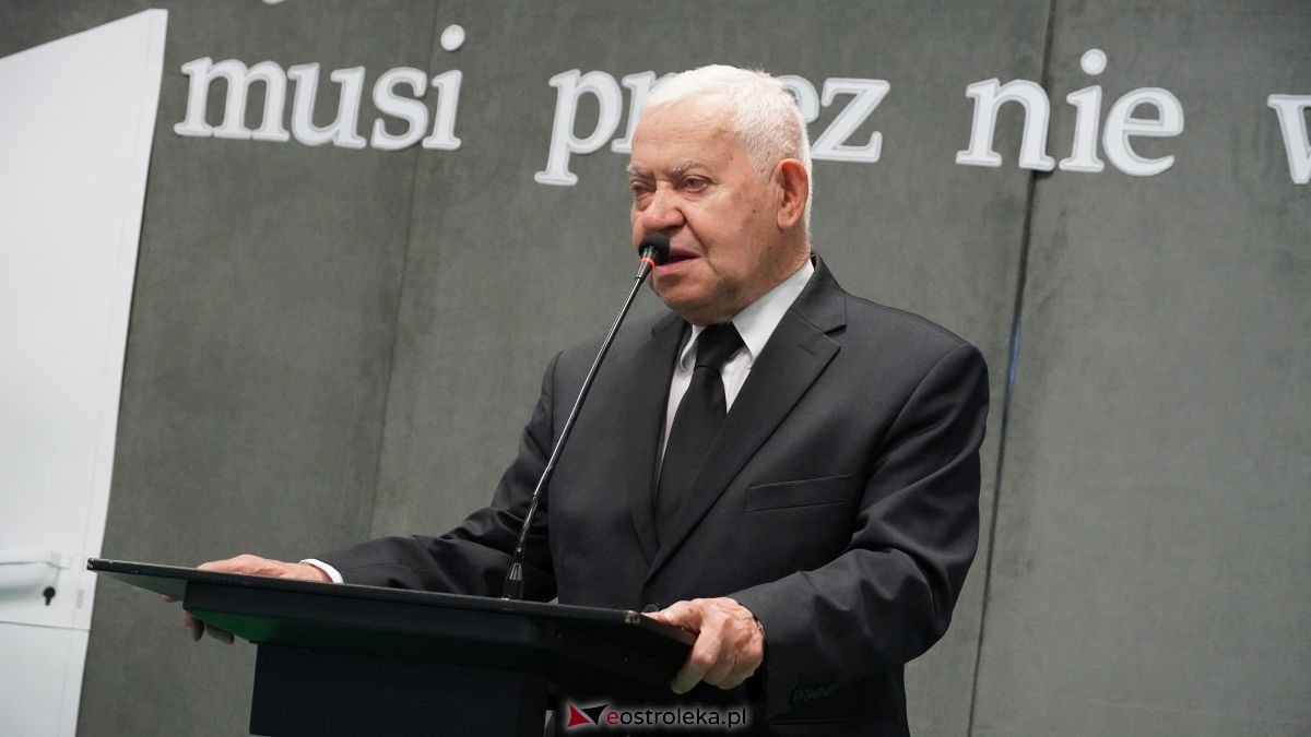 Metalówka ma skarb! Do szkoły trafiła pamiątka dr Psarskiego [15.10] - zdjęcie #81 - eOstroleka.pl