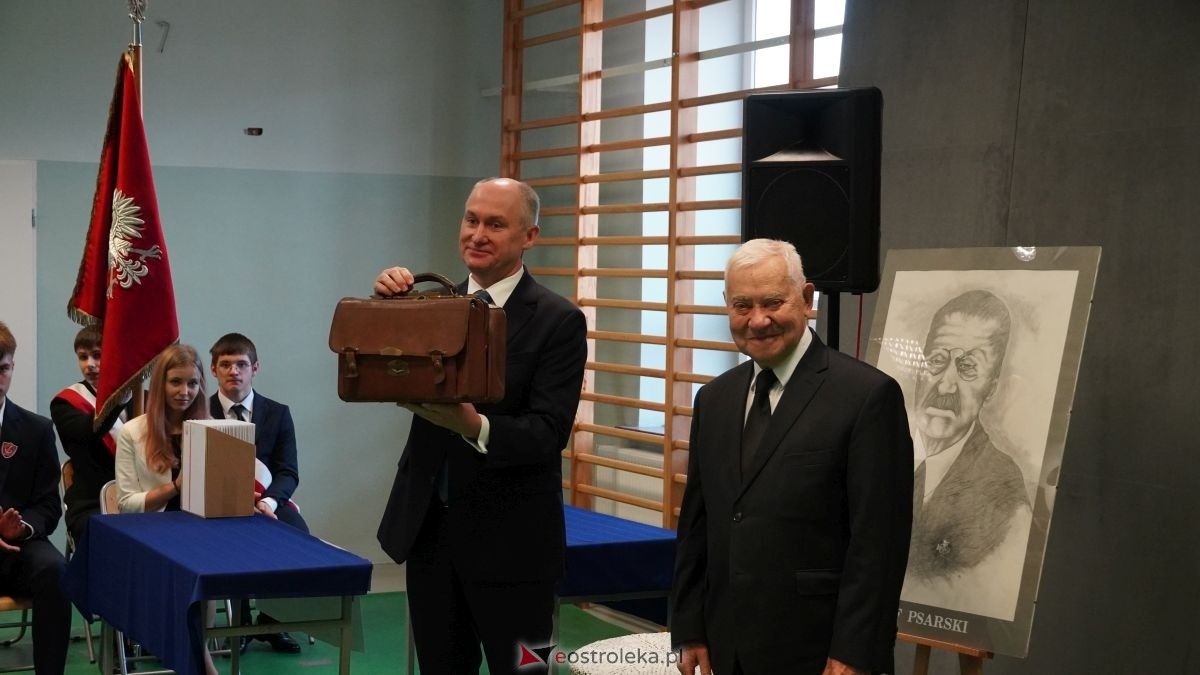 Metalówka ma skarb! Do szkoły trafiła pamiątka dr Psarskiego [15.10] - zdjęcie #78 - eOstroleka.pl