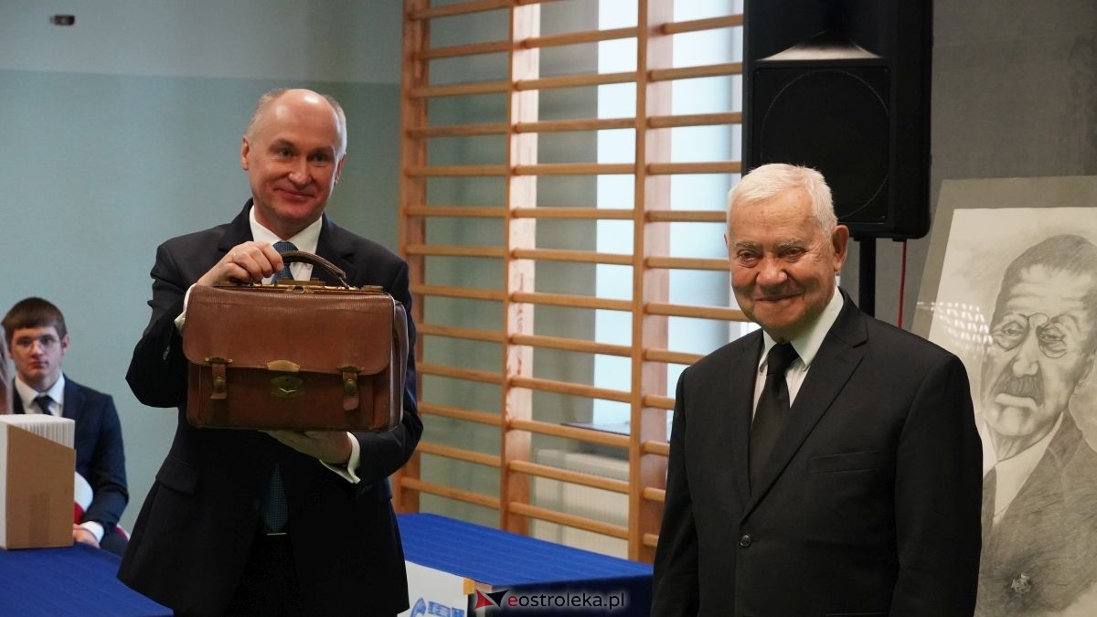 Metalówka ma skarb! Do szkoły trafiła pamiątka dr Psarskiego [15.10] - zdjęcie #76 - eOstroleka.pl