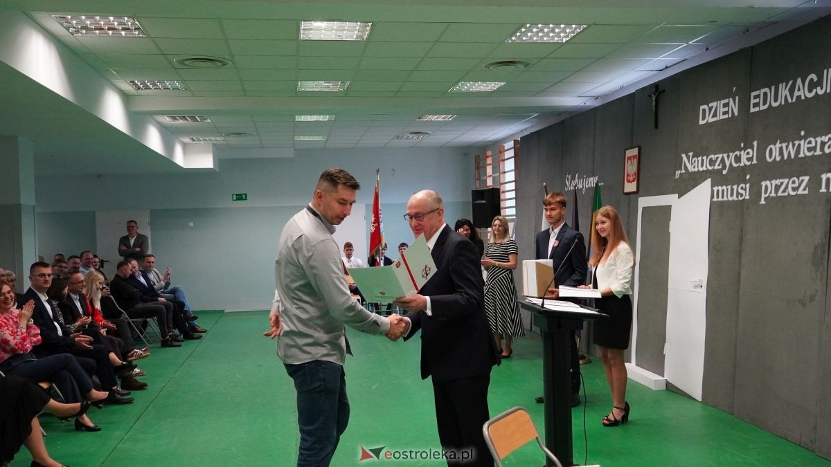 Metalówka ma skarb! Do szkoły trafiła pamiątka dr Psarskiego [15.10] - zdjęcie #70 - eOstroleka.pl