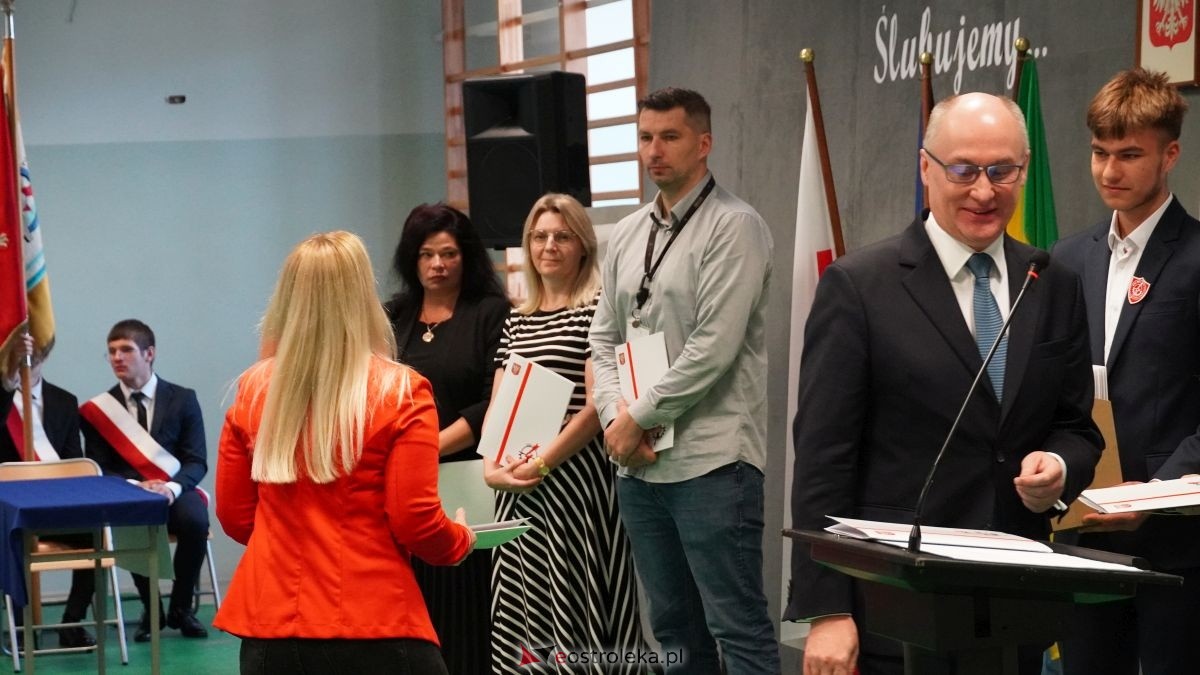 Metalówka ma skarb! Do szkoły trafiła pamiątka dr Psarskiego [15.10] - zdjęcie #68 - eOstroleka.pl