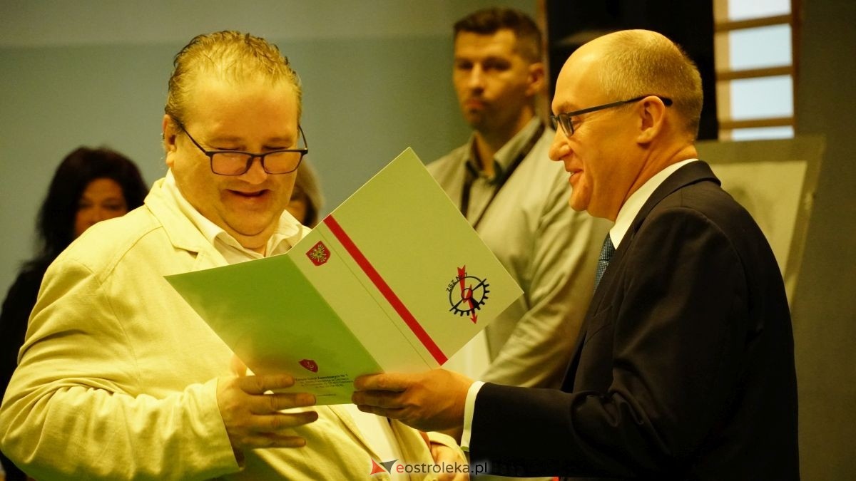 Metalówka ma skarb! Do szkoły trafiła pamiątka dr Psarskiego [15.10] - zdjęcie #66 - eOstroleka.pl