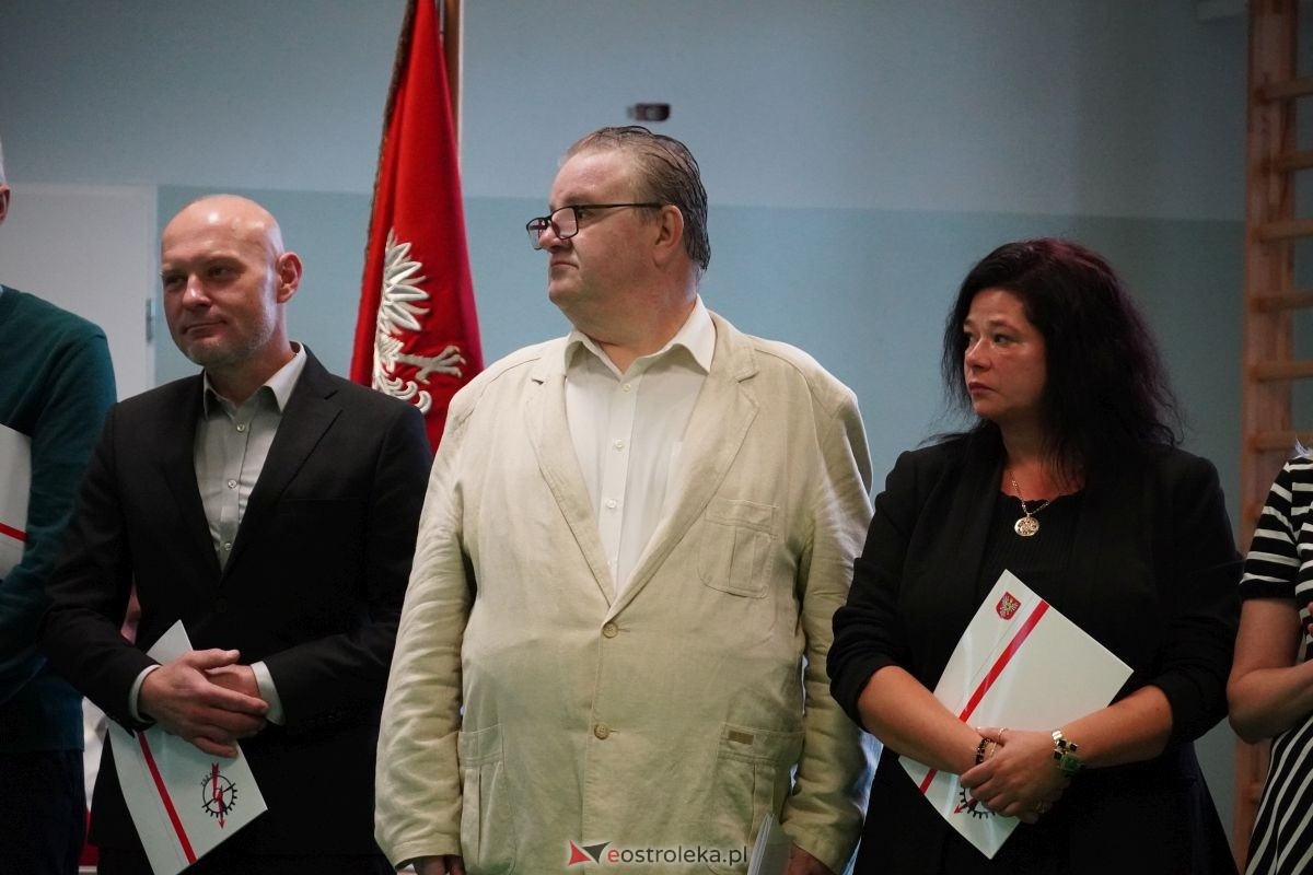 Metalówka ma skarb! Do szkoły trafiła pamiątka dr Psarskiego [15.10] - zdjęcie #63 - eOstroleka.pl