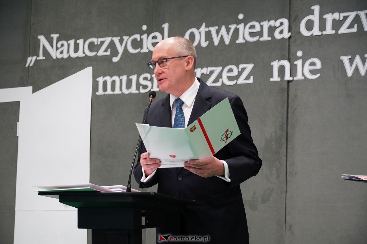 Metalówka ma skarb! Do szkoły trafiła pamiątka dr Psarskiego [15.10] - zdjęcie #60 - eOstroleka.pl