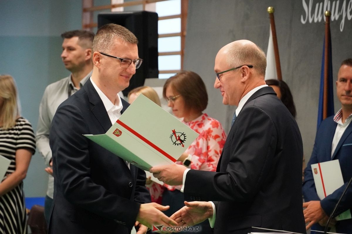 Metalówka ma skarb! Do szkoły trafiła pamiątka dr Psarskiego [15.10] - zdjęcie #59 - eOstroleka.pl