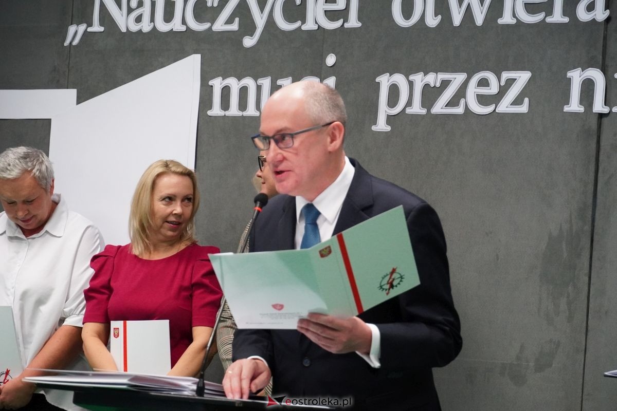 Metalówka ma skarb! Do szkoły trafiła pamiątka dr Psarskiego [15.10] - zdjęcie #58 - eOstroleka.pl