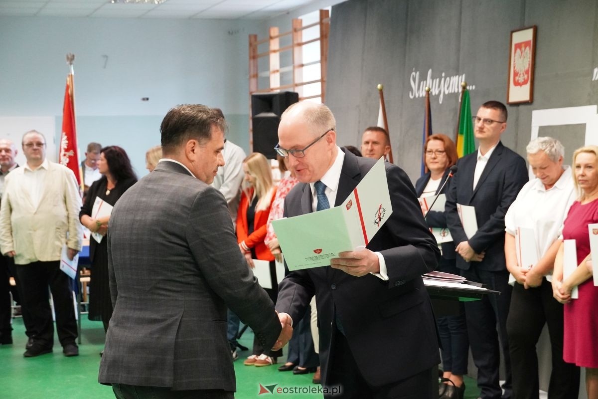 Metalówka ma skarb! Do szkoły trafiła pamiątka dr Psarskiego [15.10] - zdjęcie #57 - eOstroleka.pl